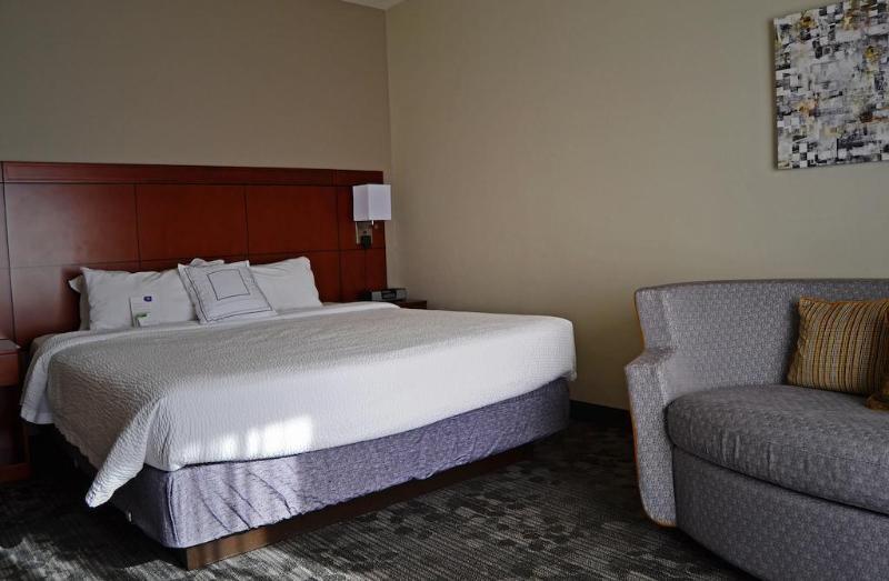 Courtyard By Marriott Burlington Hotel Exterior photo