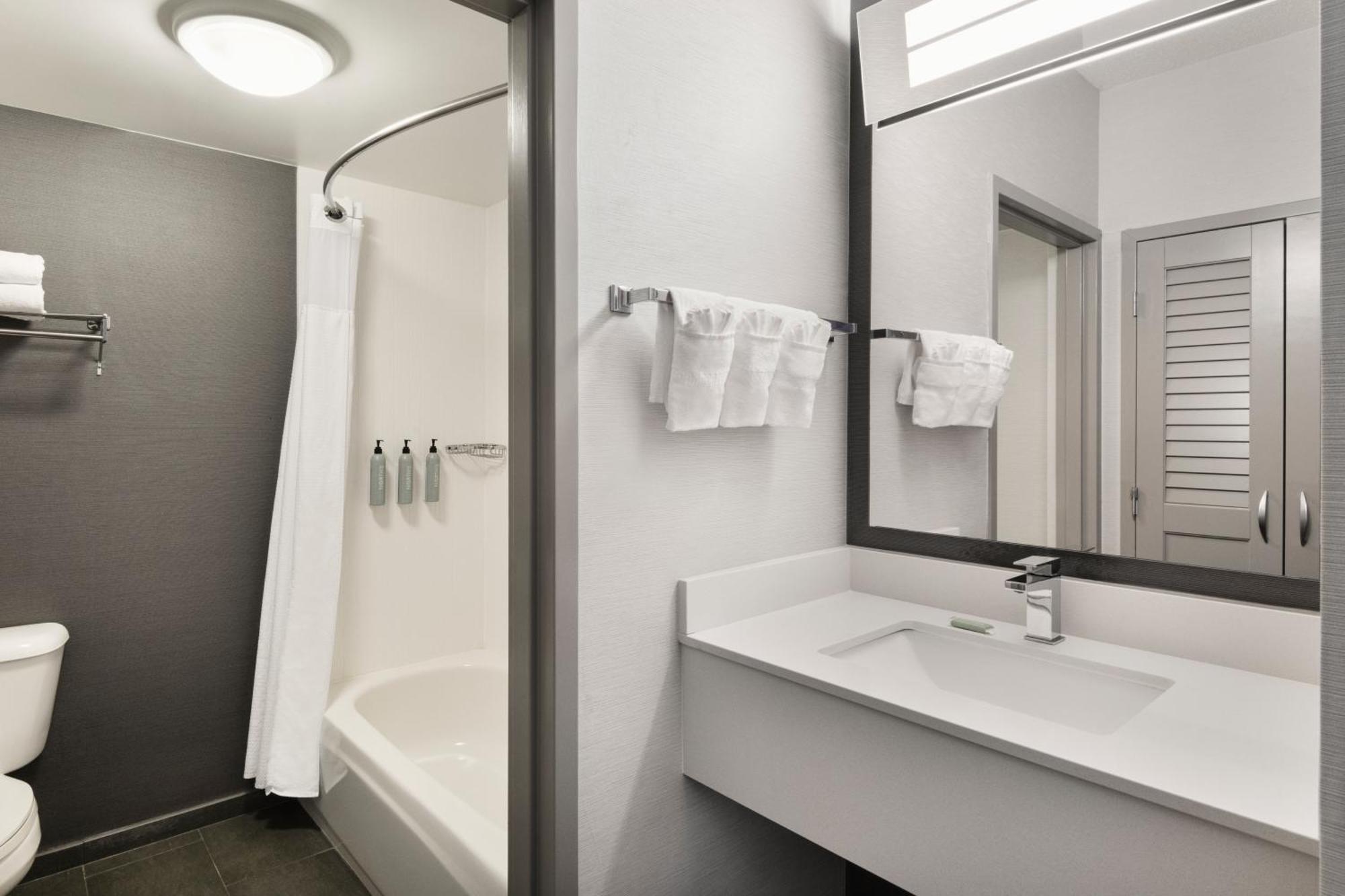 Courtyard By Marriott Burlington Hotel Exterior photo