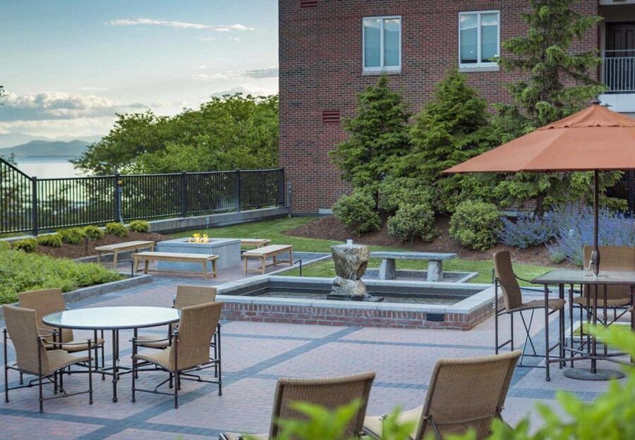 Courtyard By Marriott Burlington Hotel Exterior photo
